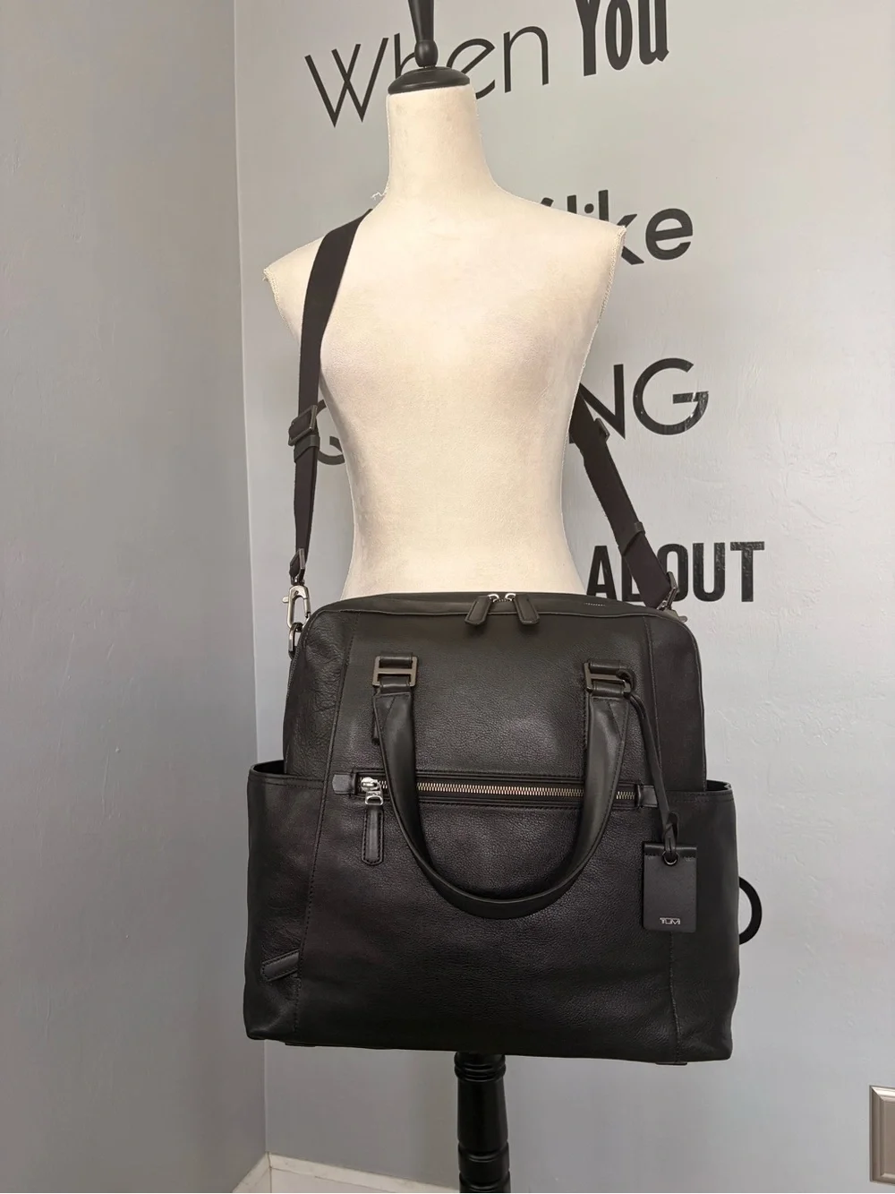 NWOT Tumi Beacon Hill Smith Jetsetter Leather Bag with Adjustable Shoulder Strap